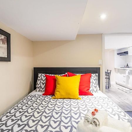 Newly Renovated - Cozy 1Br Apt With Netflix - Prime Location טורונטו מראה חיצוני תמונה