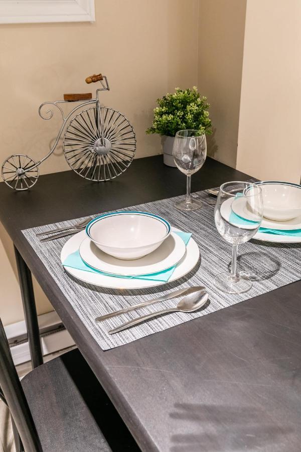 Newly Renovated - Cozy 1Br Apt With Netflix - Prime Location טורונטו מראה חיצוני תמונה